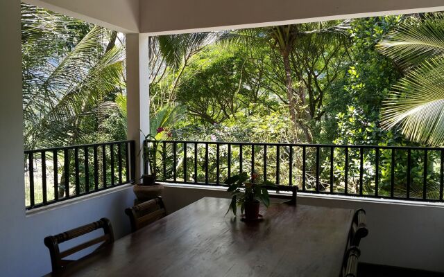 Riverside Homestay Apartments