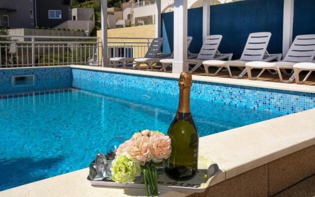 Apartments Ambiente mit Pool