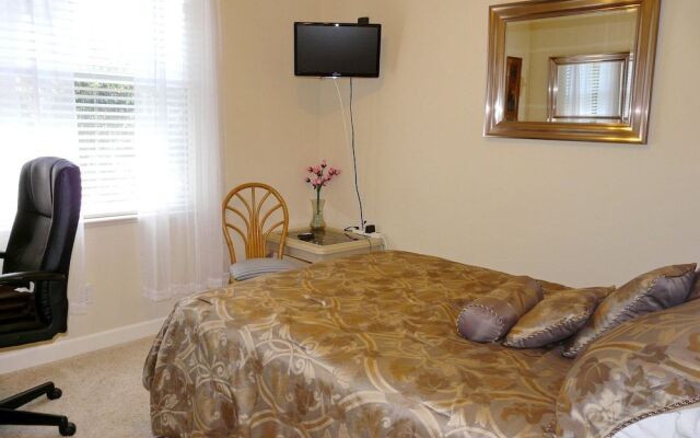 Peaceful Home With Pool and Steps to Beach/dining