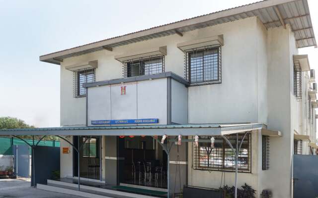 OYO 23422 Hotel Siddharth