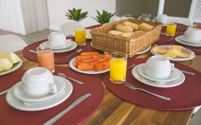CLH SUITES Copacabana Domingos Ferreira