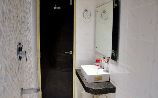 OYO 3233 Hotel Royal Galaxy