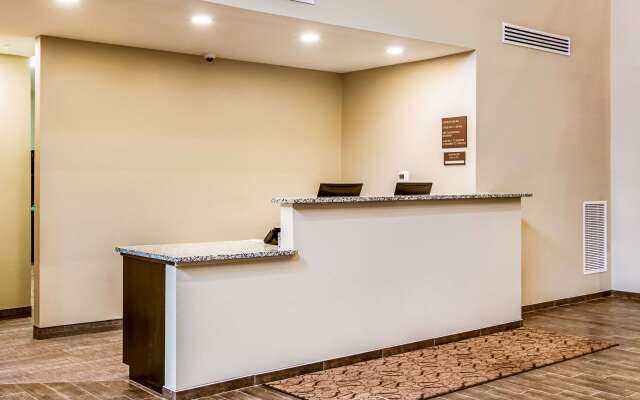 Comfort Suites Wooster near University Campus
