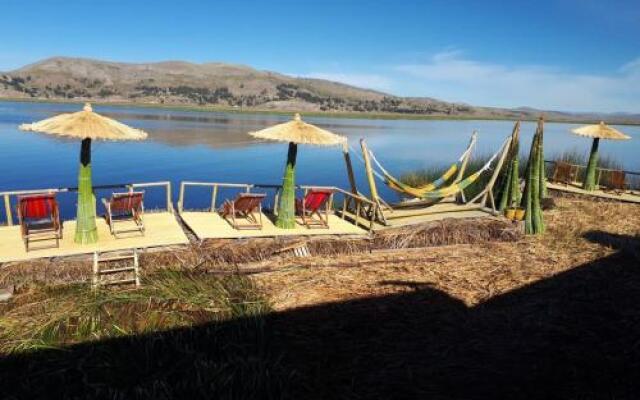Uros Qhanita Lodge
