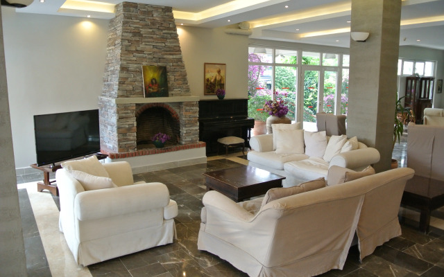 Begonville Hotel