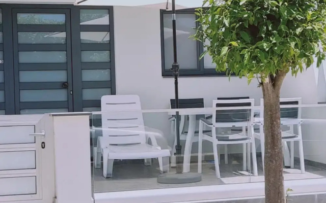 14 AN - 113 Nissi Twins Apartment