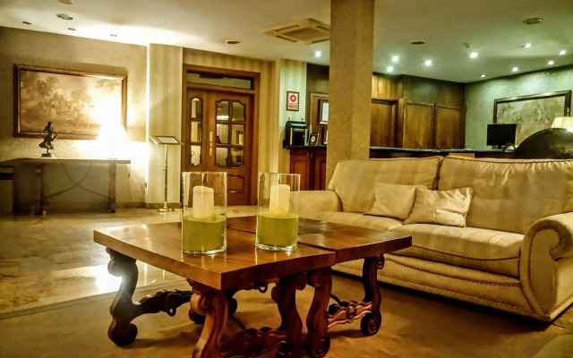 Hotel Ele Puente Romano