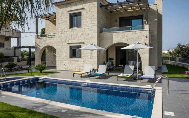 Luxurious Modern Mansion With Private Pool and Sauna 200m From Beach