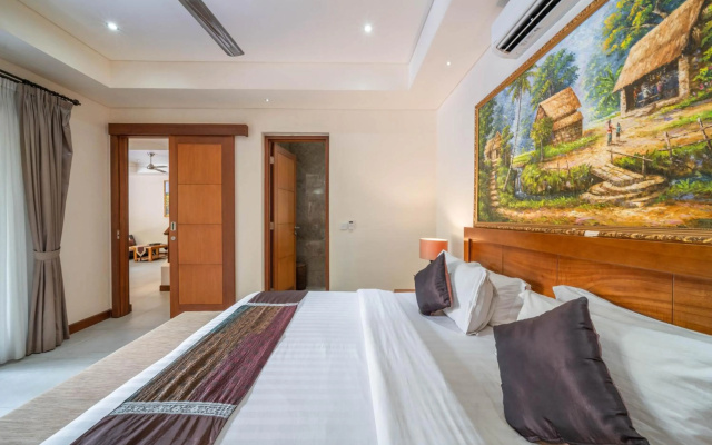 Villa Seacluded 1: 3BR Villa in Central Seminyak - Large Pool – Guest Rooms – Kuta