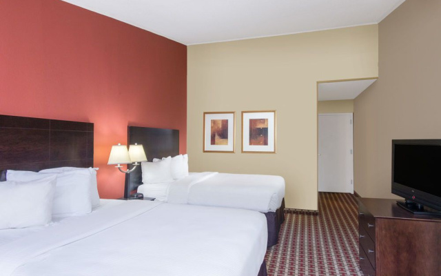 Ramada By Wyndham Whitehall/Allentown
