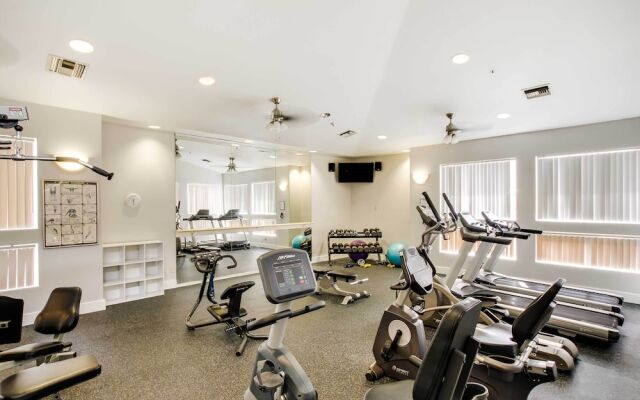 12 Mi to Old Town: Condo w/ Pool & Balcony!