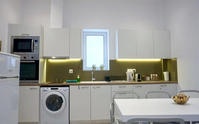 Lux Central Apt in Athens