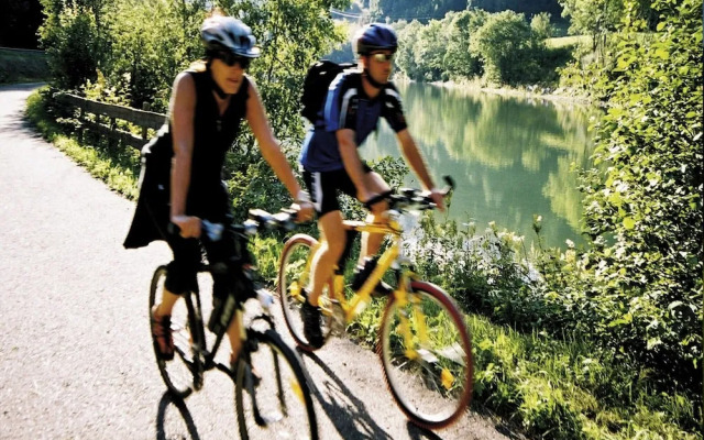 Lively Chalet Near Ski-slope