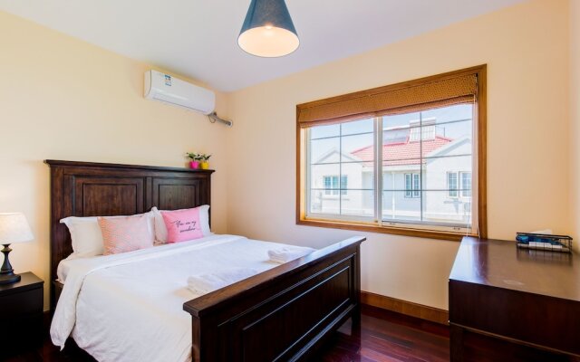 Cambridge Villa with 5 BRs