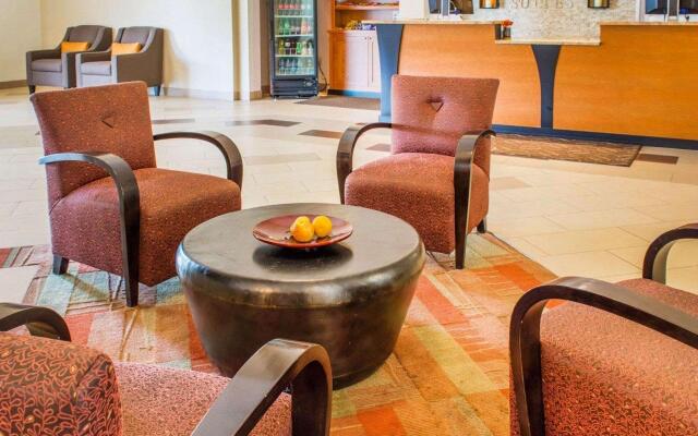 Quality Suites Waldorf