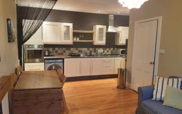 1 Bedroom Flat In Popular Central Location