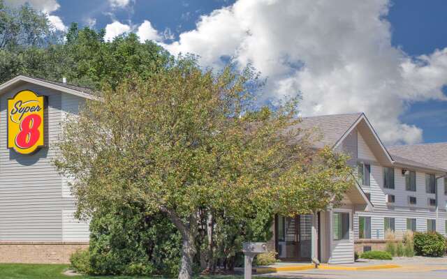 Super 8 by Wyndham Independence IA