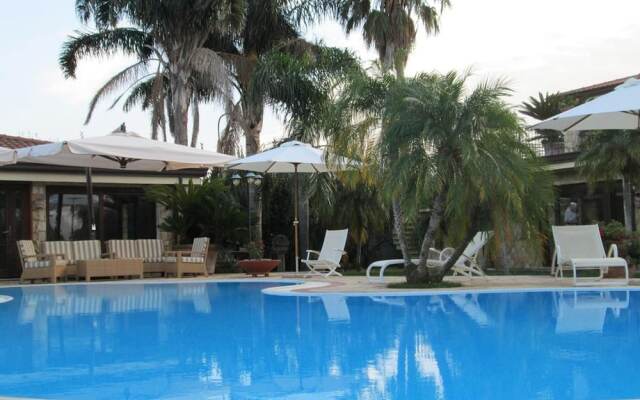 Apartment with 2 Bedrooms in Lago, with Wonderful Mountain View, Pool Access, Enclosed Garden - 400 M From the Beach