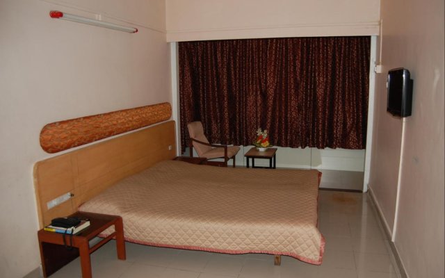 Hotel Raviraj