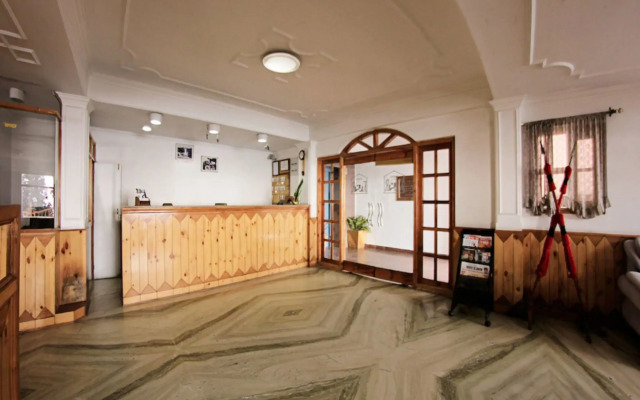 Hotel Kalra Regency