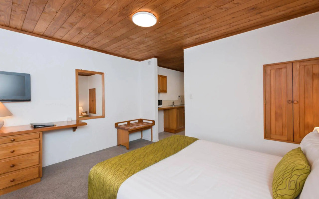 Swiss Chalet Lodge Motel