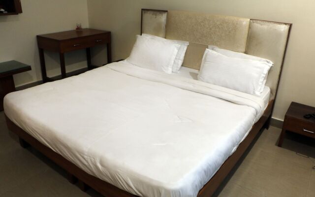 OYO 5190 Hotel Golden Inn