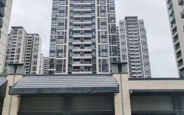 Interesting Hip-Hop Theme Apartment
