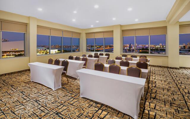 Holiday Inn Port of Miami - Downtown by IHG