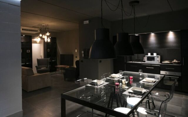 Altido Black Apartment