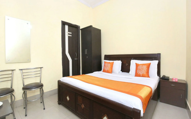 OYO 11642 Hotel Golden Grand