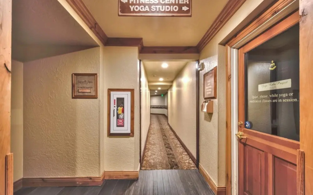 Ski in/out at Westgate, Remodeled studio, Resort amenities, Mutiple Pools, Spa and Restaurant 4803B