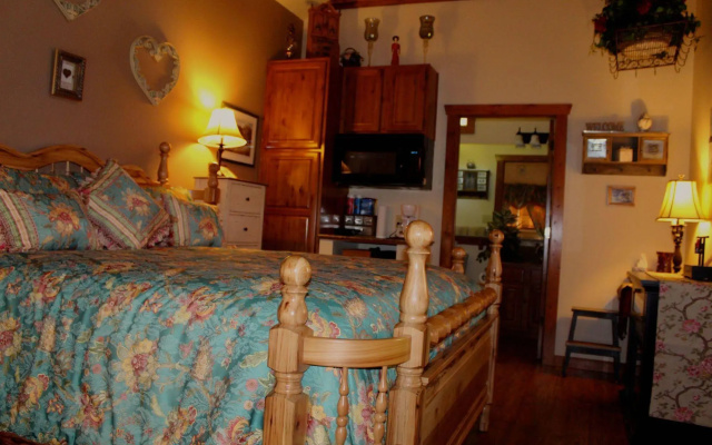All Seasons Treehouse Village