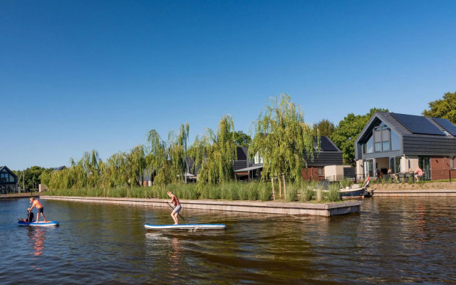 Luxurious Detached Water Villa With Jetty