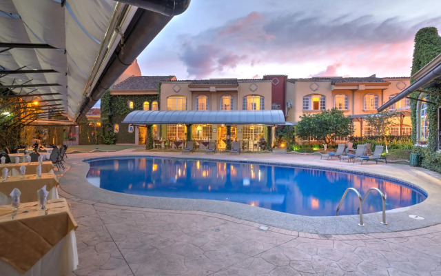 Casa Conde Hotel & Suites