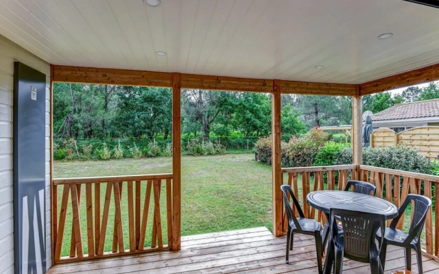 Secluded Chalet in Hourtin With Swimming Pool