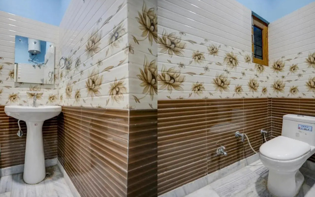 OYO Flagship 702327 D.S. Guest House