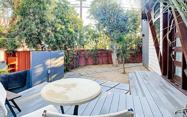 Ground Floor In Venice Near The Beach 3 Bedroom Home by RedAwning