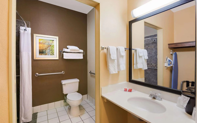 AmericInn by Wyndham Minot