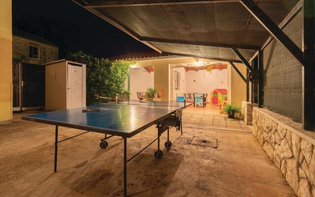 Beautiful Home in Banj With Wifi and 5 Bedrooms