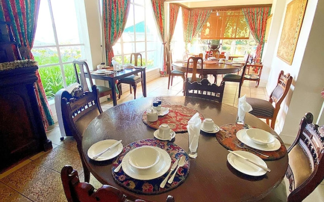 Sherwood's Country House