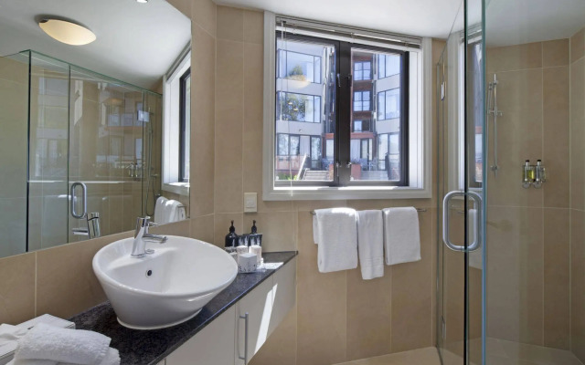 Luxury Lake Suites