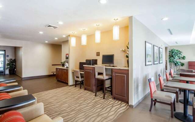 Comfort Suites Marietta - Parkersburg