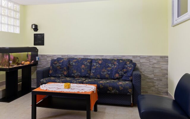 Pleasant Holiday Home in Mondragone With Garden