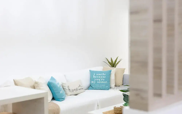 The Farallon Beach Condo by Acomodo