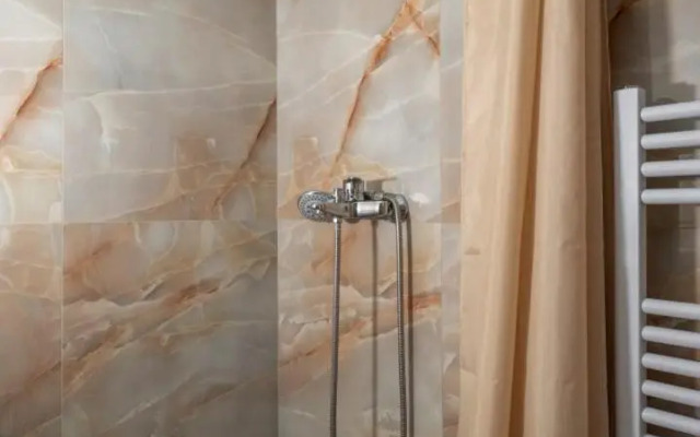 Kosmos Service Apartment City Center 2 With Parking