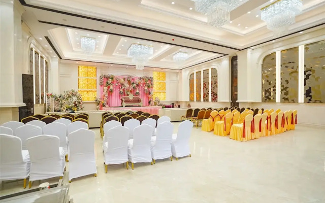 Fabhotel Mahalaxmii Grand