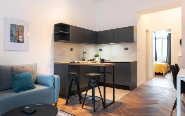 Modern and Design Apartment Near the Main Square