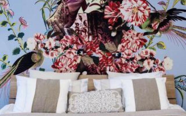 Lora Luxury House