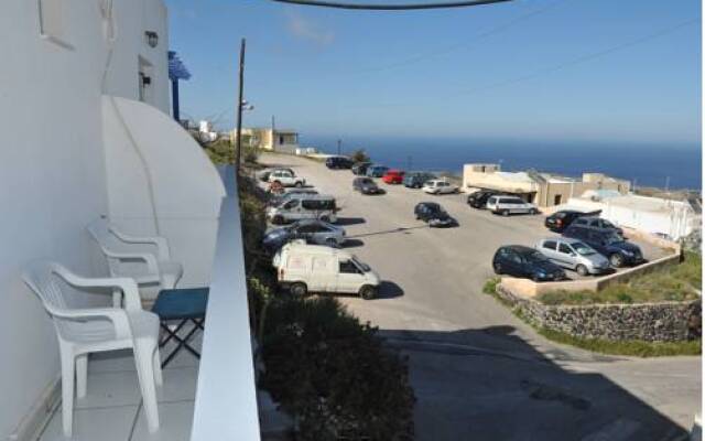 Hotel Thira