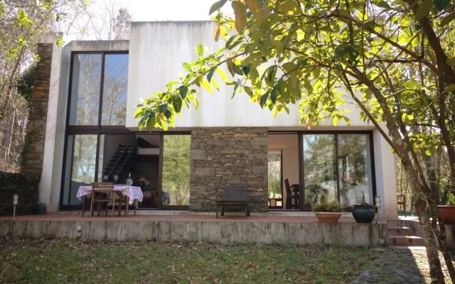 Liiiving in Caminha Oak Tree Chill House